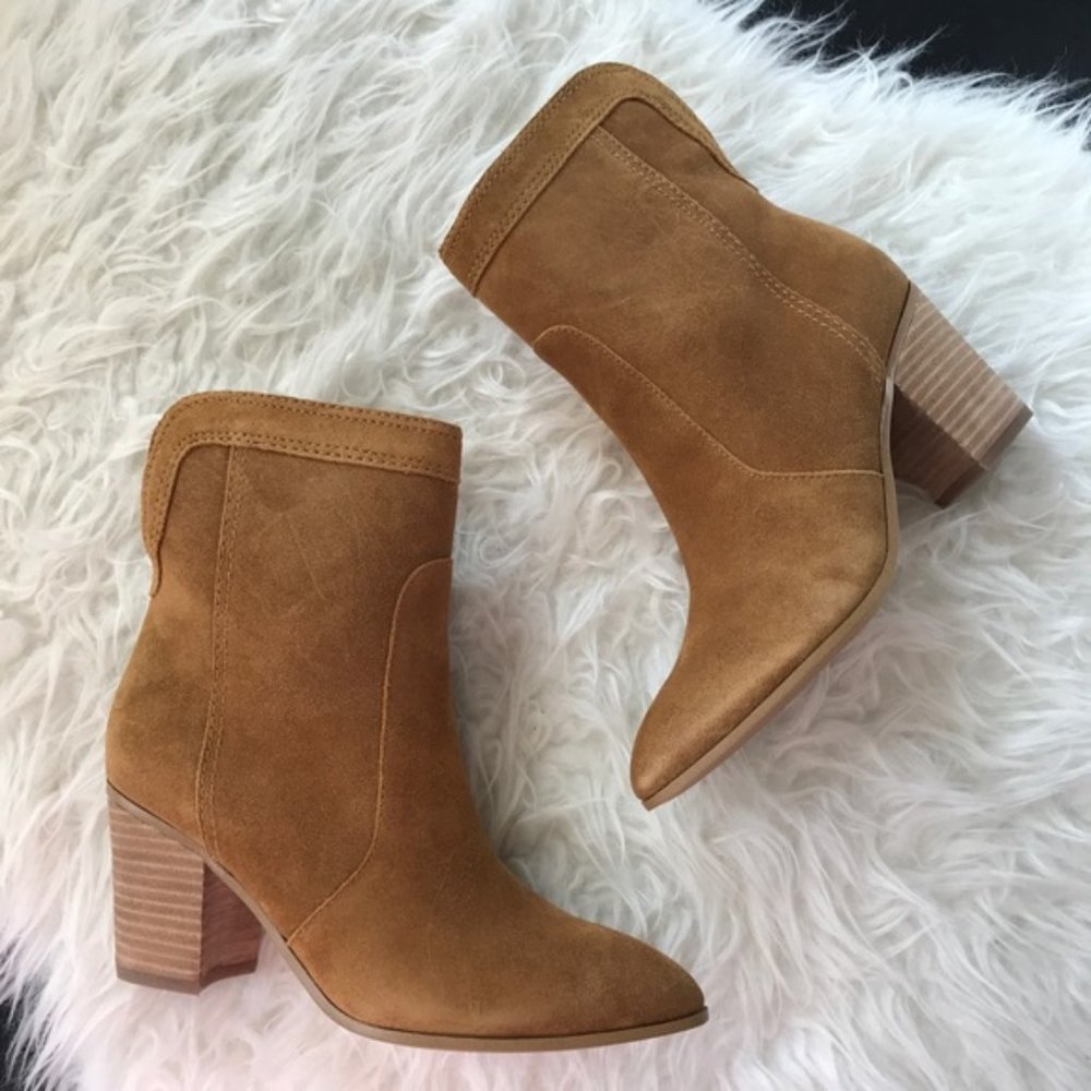 🎉HP🎉 Ivanka Trump Lory 3 Pointed Toe Suede Bootie